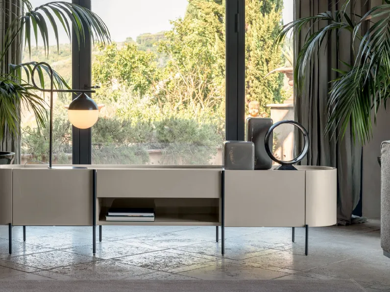 Madia in legno laccato a due ante con vano e cassetto centrale dalla linea semplice e contemporanea Blues Bassa di Cortezari