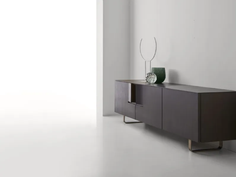 Madia in noce canaletto finitura antracite con base in metallo Book di Modesign