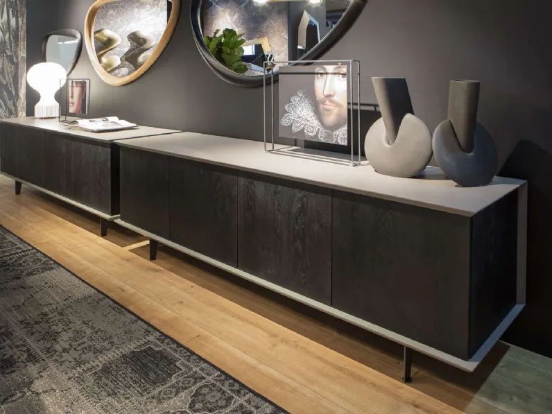 Madia in legno di Rovere Wild Carbone e piedini in metallo Brera di Ozzio