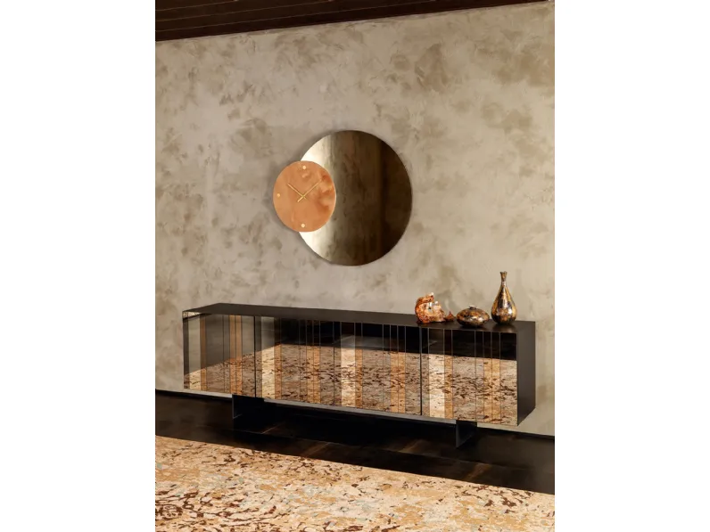 Madia Diva realizzata con una combinazione di elementi specchianti di Tonin Casa