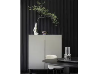 La Madia Fidelio di Poltrona Frau è un elegante mobile alto che combina design e funzionalità.