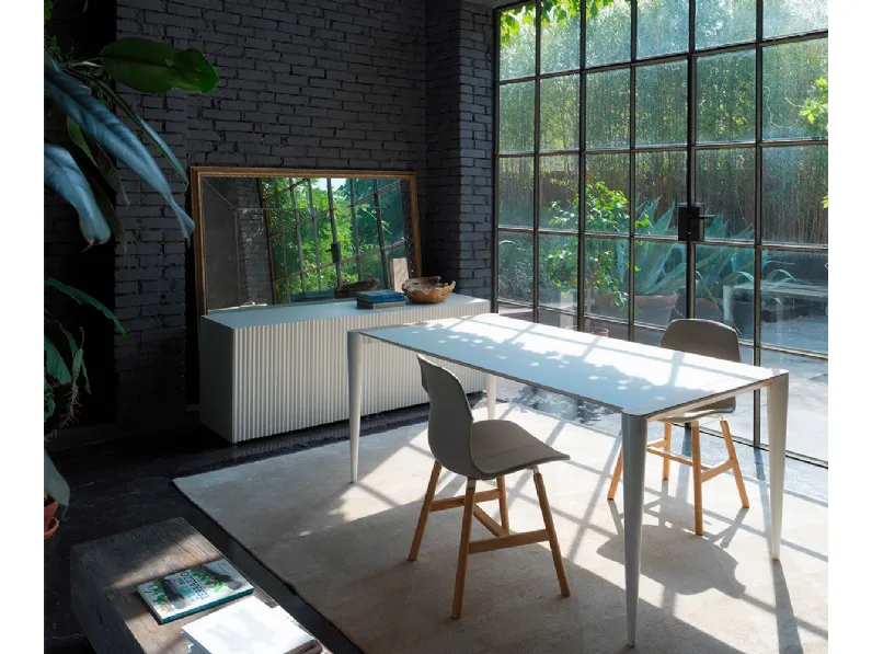 Madia in laccato opaco con motivo a righe verticali Leon Full Color di Horm