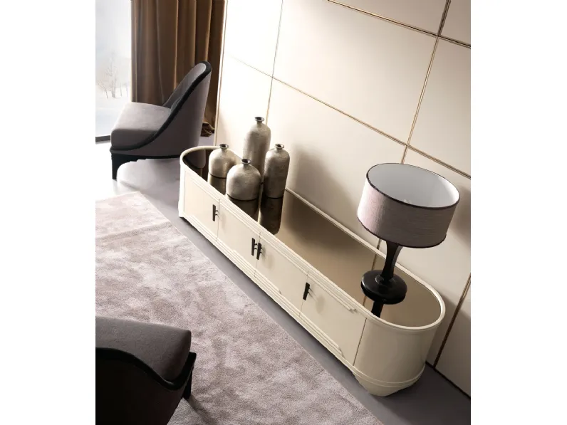 Madia in pioppo placcato MDF, top in MDF con vetro incassato e maniglie in ferro taglio laser levigate a mano Jazz di Cortezari