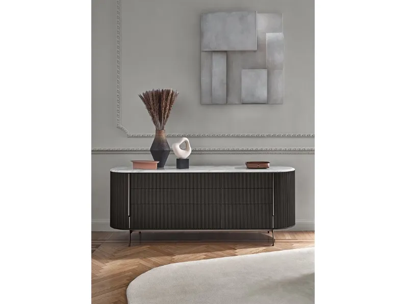 Madia Kumi in legno tinto nero con top in marmo di Gallotti&Radice