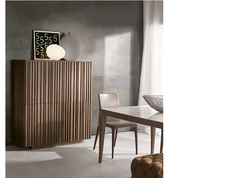 Madia Alta Line con ante in legno dalla lavorazione raffinata di Pacini e Cappellini