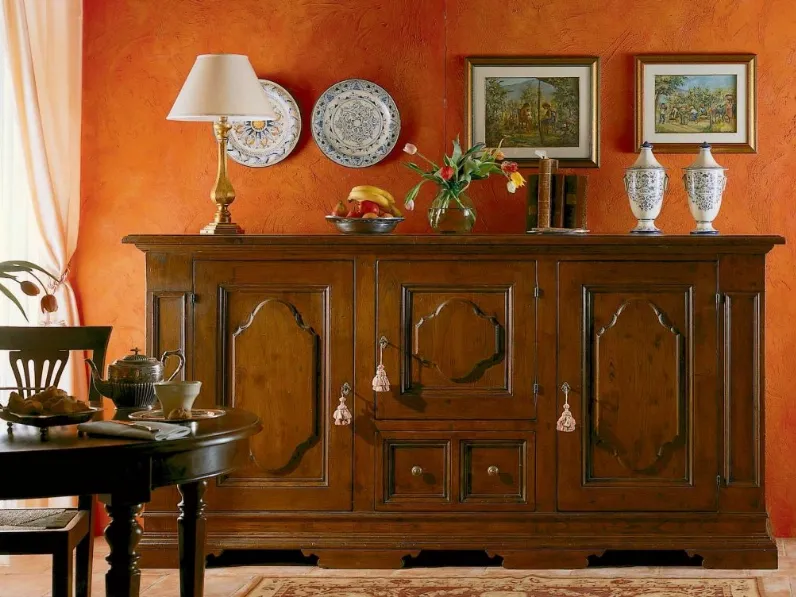 Madia classica 315 in legno massello a tre ante e due cassetti di Paganelli