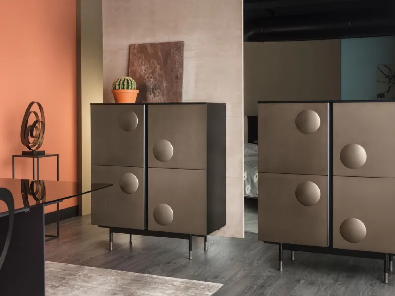 Madia Alta con ante rivestite in metallo con quattro sezioni di sfera in rilievo Melody Cabinet di Cantori