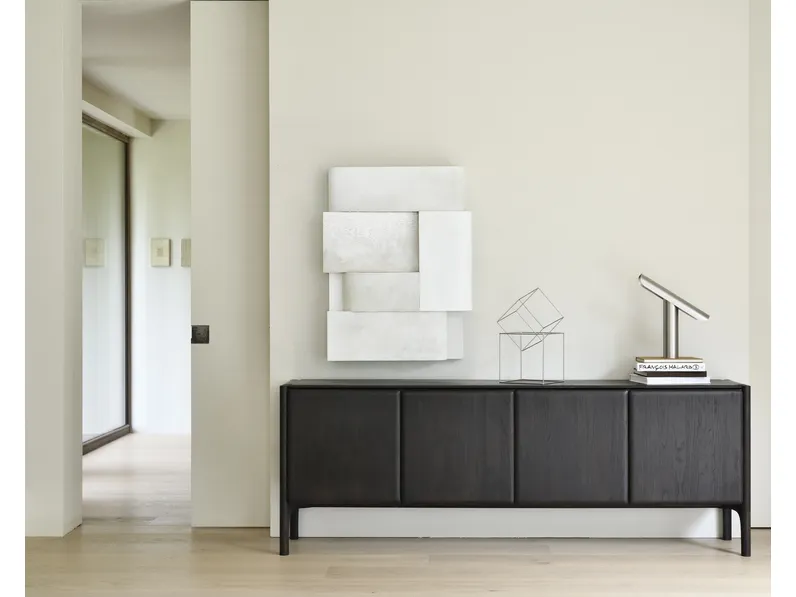 Madia PI Quattro ante in teak marrone scuro di Ethnicraft