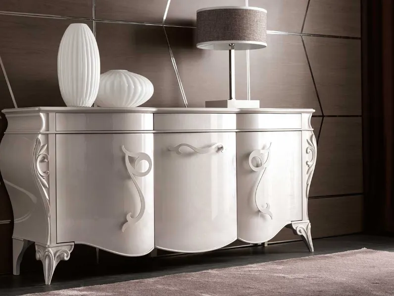 Madia con ante e fianchi in multistrato di pioppo curvato placcato MDF laccato lucido con maniglie decorative in ferro taglio laser modellate e levigate a mano Pigalle di Cortezari