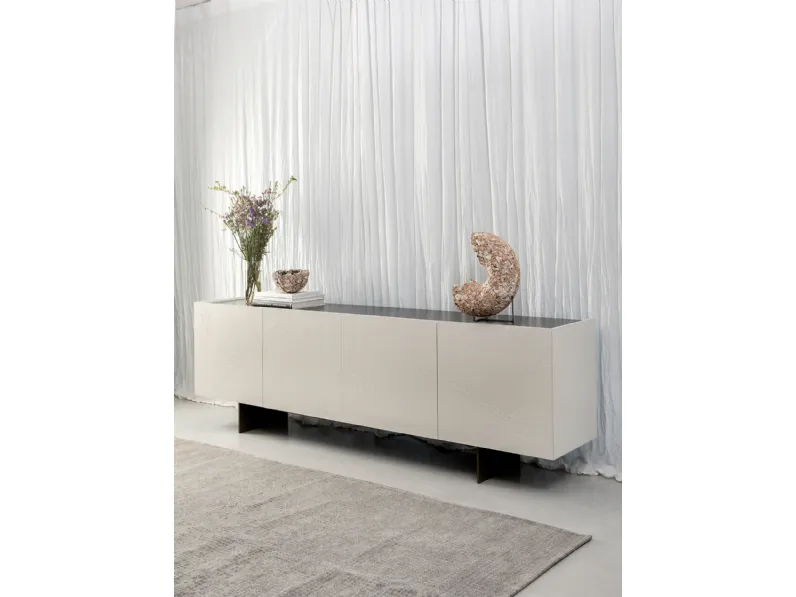 Madia Pizzo in spatolato di argilla con finiture in rilievo di Tonin Casa