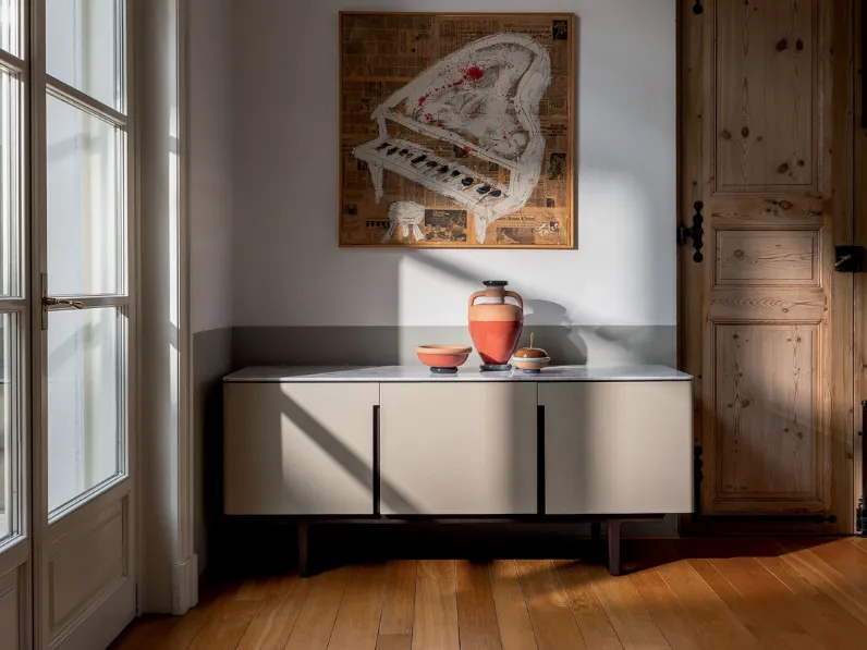 Madia Fidelio Cabinet in legno a tre ante rivestite in cuoio di Poltrona Frau