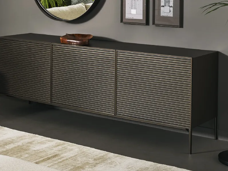 Madia Ruler in legno laccato Piombo opaco con base in metallo di Bonaldo