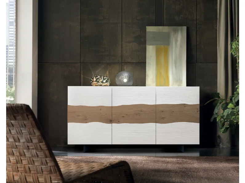 Madia Selvatico a 3 ante in frassino con rovere nodato e piedini in metallo di Euromobili