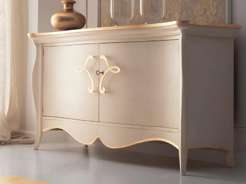 Madia con ante in multistrato di pioppo curvato, placcato MDF laccato opaco e maniglie decorative in ferro taglio laser Sofia di Cortezari