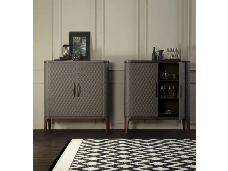 Madia Tiffany in legno con ante rivestite in pelle trapuntata a rombi di Tonin Casa