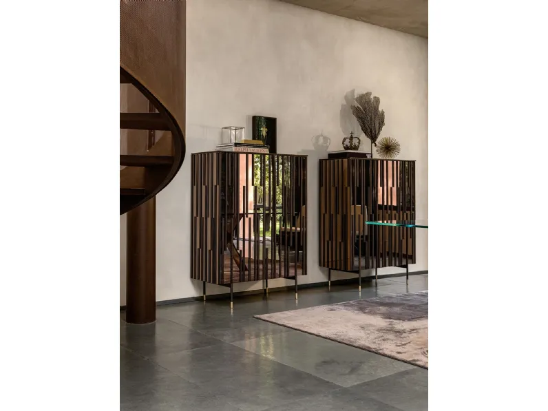 Madia Drops realizzata con gocce in legno massello applicate sulle ante effetto specchio bronzato di Tonin Casa