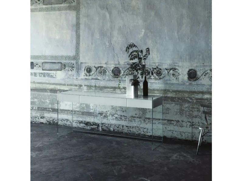 Mobile ingresso Float in cristallo con cassetti in Wengé rivestiti in cristallo laccato di Glas Italia