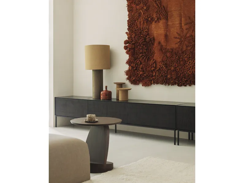 Mobile Porta Tv Grooves in teak nero di Ethnicraft