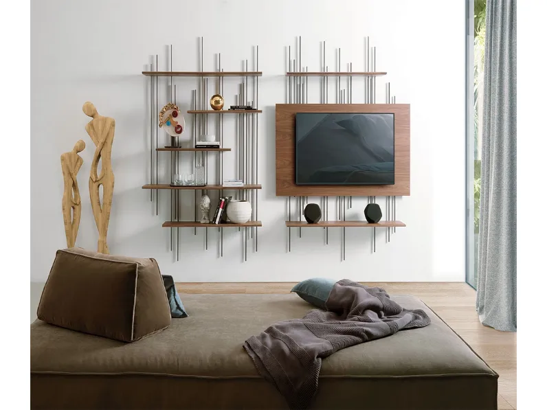 Mobile Porta Tv personalizzabile con libreria con mensole in legno e metallo verniciato Tube di Pacini e Cappellini