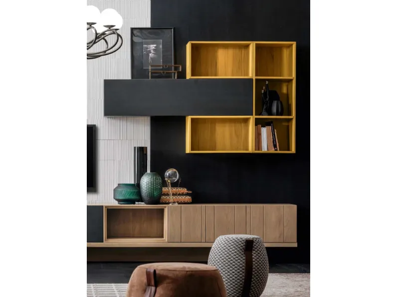 Parete Attrezzata in noce canaletto finitura antracite e giallo Domino Componibile 84 di Modesign