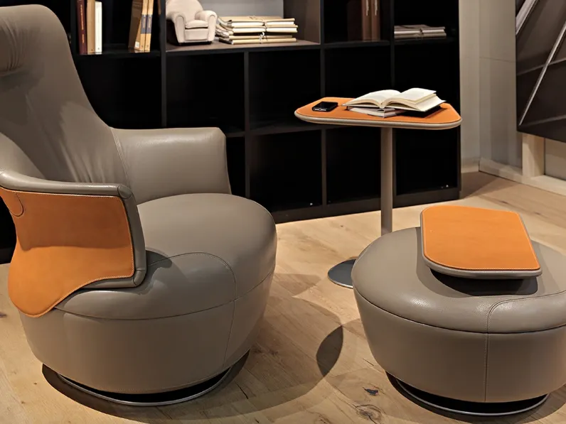 Poltrona in pelle e cuoio Assaya di Poltrona Frau