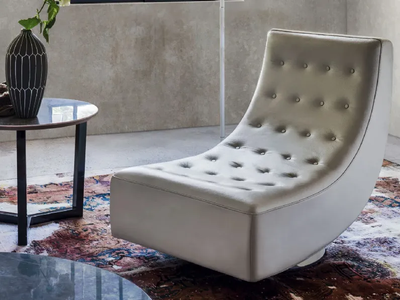 Poltrona in pelle lavorazione capitonné Dada di Gurian