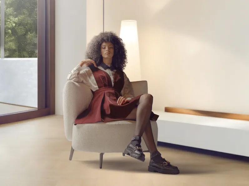 Poltroncina in tessuto Drusilla di Calia