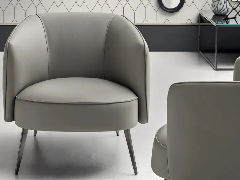 Poltroncina moderna in pelle imbottita Kelly di Gurian