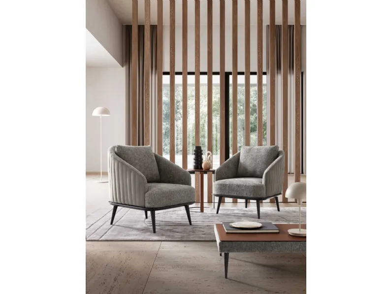 Poltrona Lala in tessuto di Le Comfort