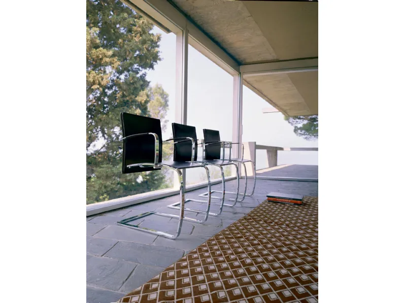 Poltroncina in cuoio con struttura in piatto d'acciaio Zen di Enrico Pellizzoni