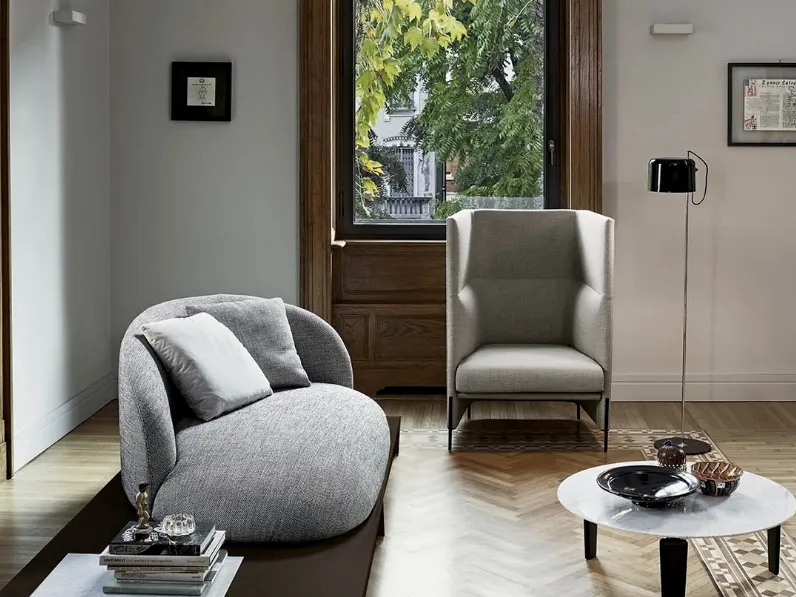 Poltrona in tessuto Algon High version di Arflex