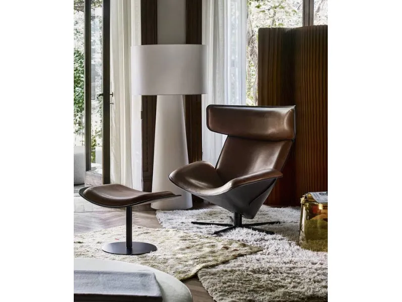 Poltrona di design in pelle Almora di B&B Italia