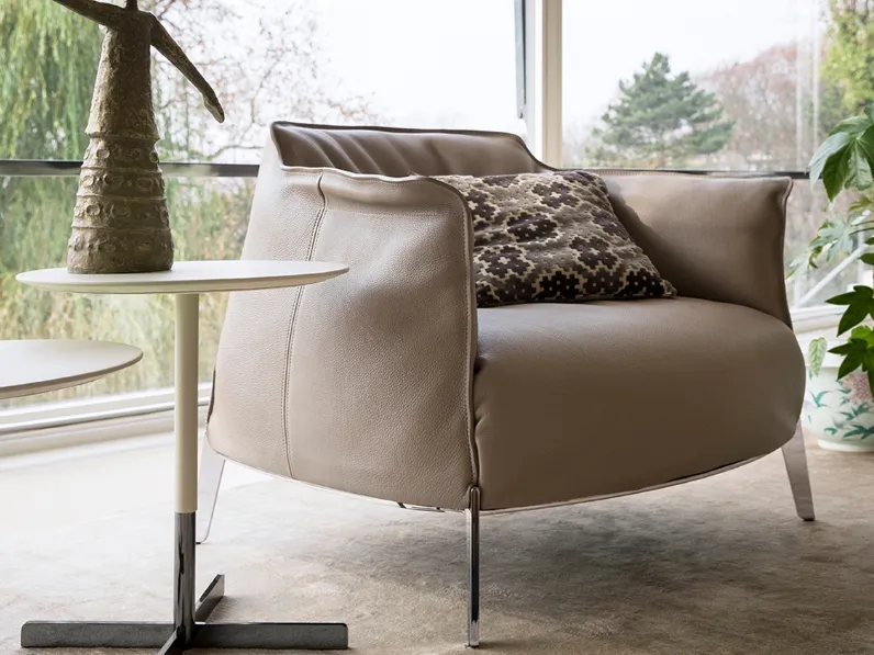 Poltrona Archibald Gran Comfort in pelle con gambe in acciaio di Poltrona Frau