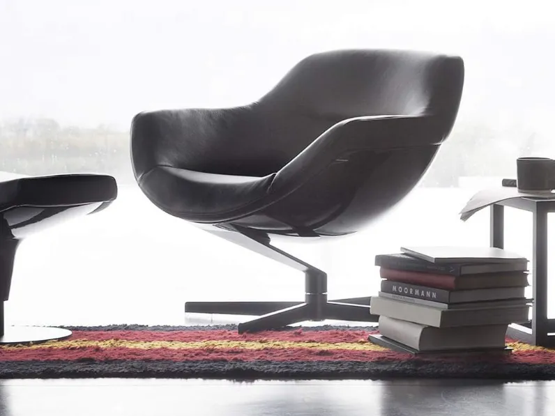 Poltrona con base girevole Auckland di Cassina