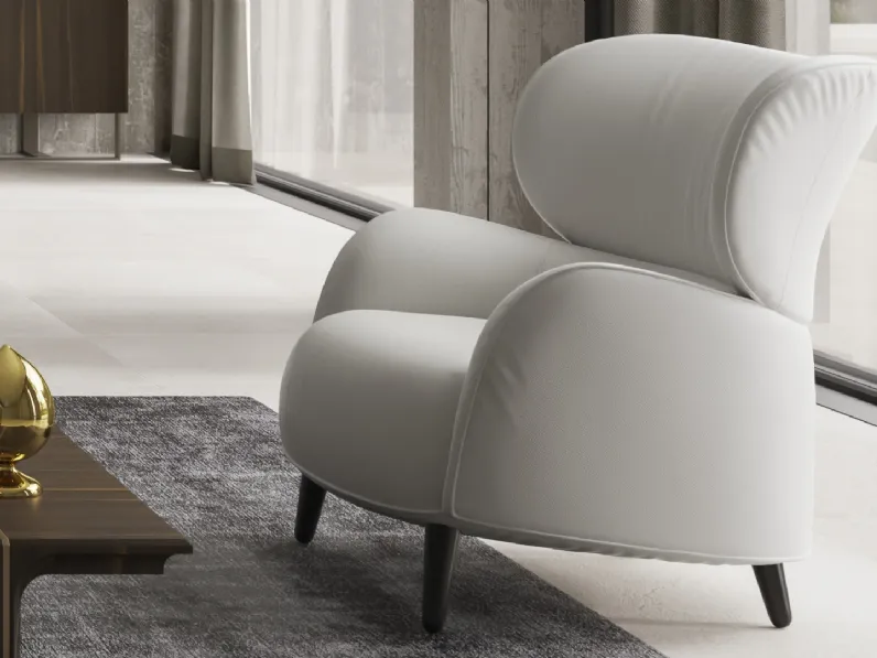 Poltroncina in pelle Blossom di Natuzzi