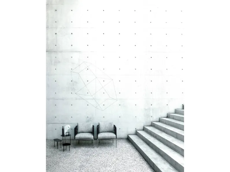 Poltroncina in tessuto imbottito con gambe in acciaio e cuoio intrecciato Cafè di Living Divani