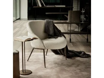 La poltroncina Camilla Lounge di Cattelan Italia è un capolavoro di design contemporaneo.