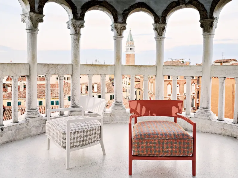 Poltrona Cara  in tecnopolimero termoplastico di Kartell