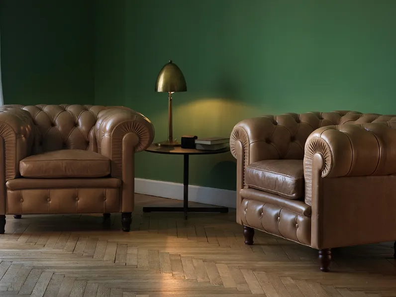 Poltroncina in pelle trapuntata lavorazione capitonné Chester di Poltrona Frau