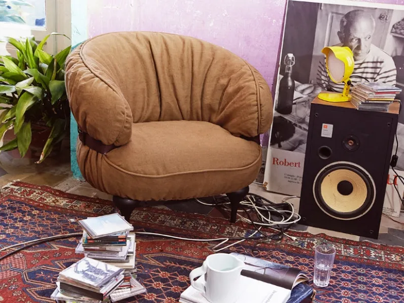 Poltroncina in tessuto con cintura in cuoio Chubby Chic di Moroso