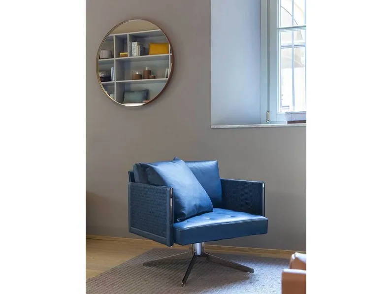 Poltroncina girevole Clayton di Poltrona Frau