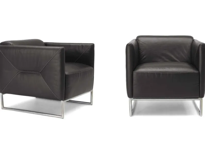 Poltroncina in pelle con base in metallo Cloe di Polyformitalia 