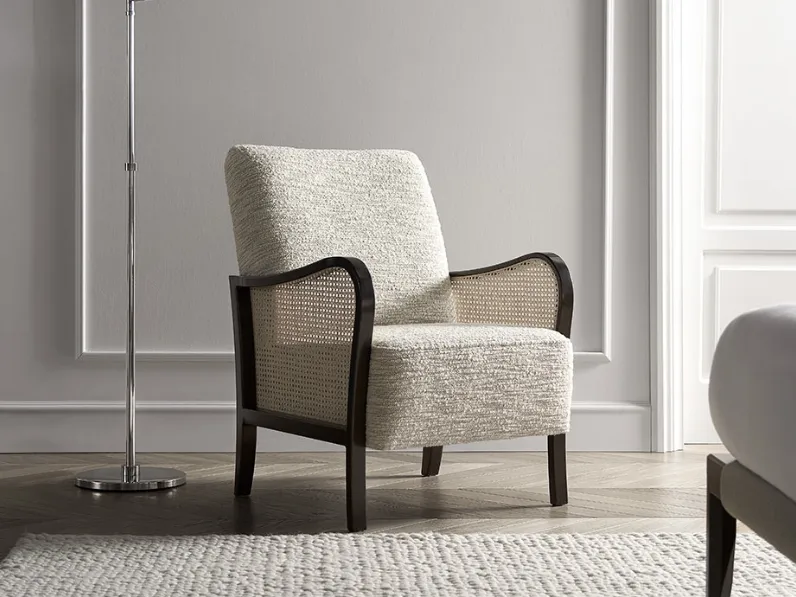 Poltrona in tessuto con struttura in legno e paglia di Vienna Delia di Tosconova