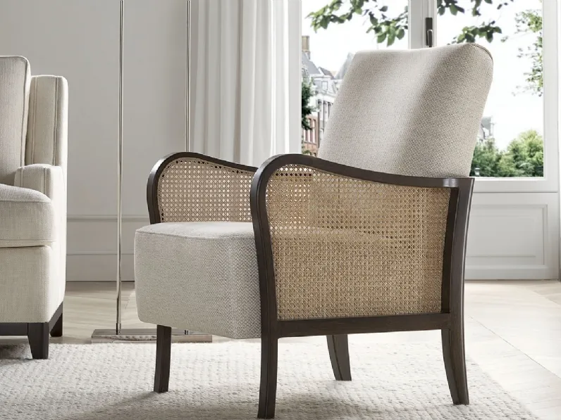 Poltrona in tessuto con struttura in legno e paglia di Vienna Delia di Tosconova