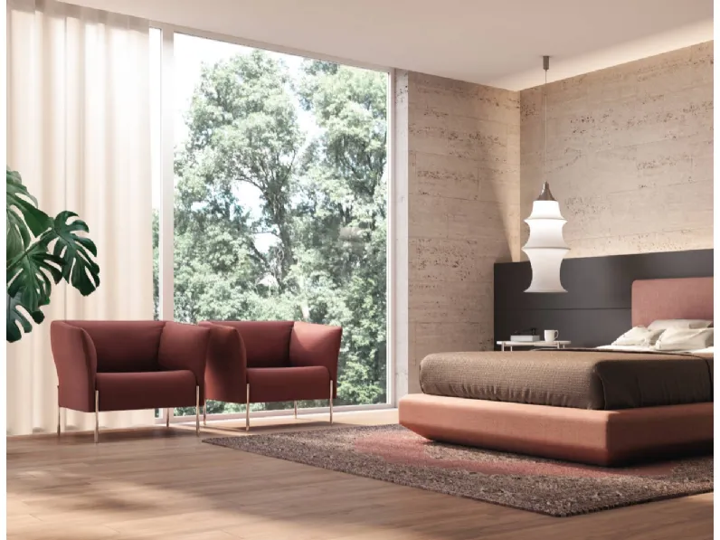 Poltroncina in tessuto con piedini in metallo Dolly di Estel