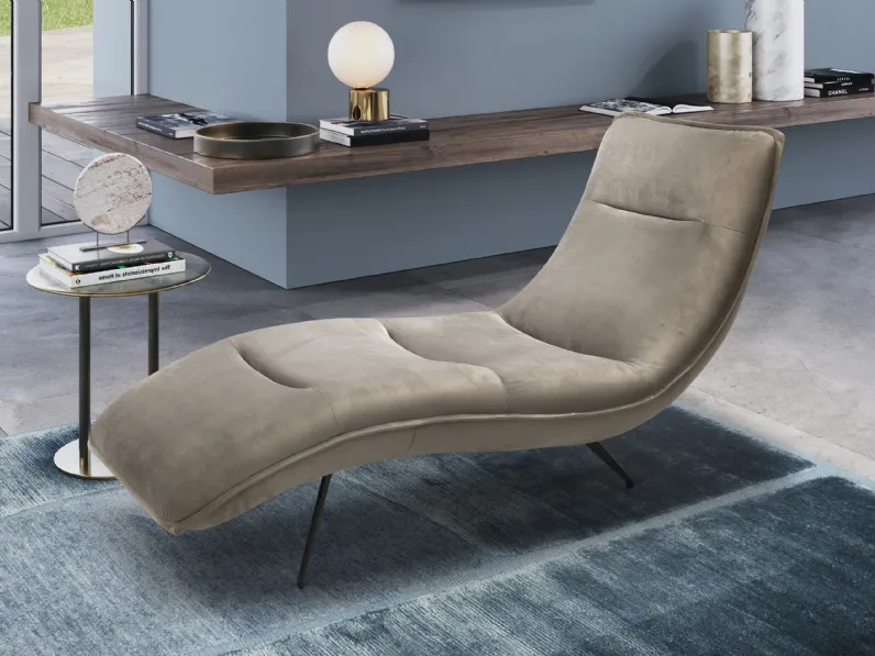 Poltrona di design in microfibra dalle linee sinuose e raffinate Dormosa di Afosofà