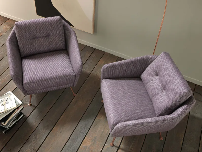 Poltroncina in tessuto con piedini alti in metallo Duke di Valentini