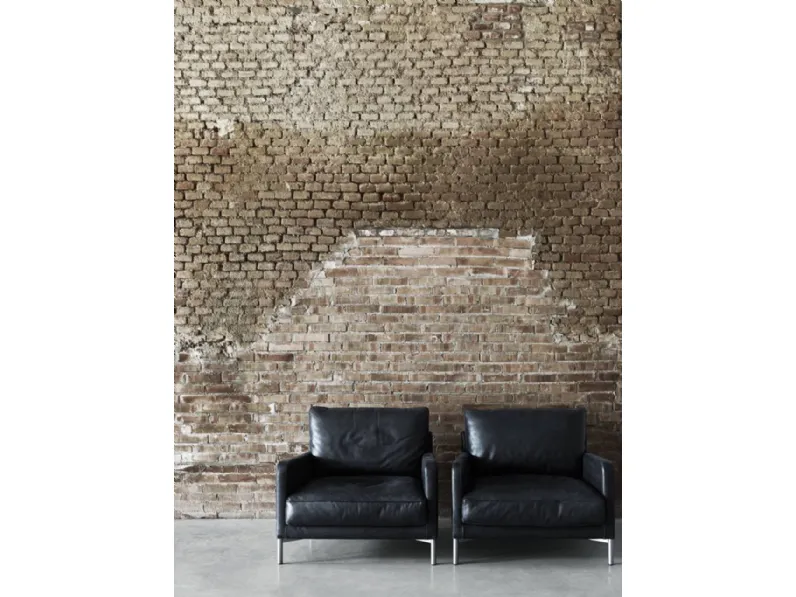 Poltrona in pelle con piedini in acciaio Dumas di Living Divani