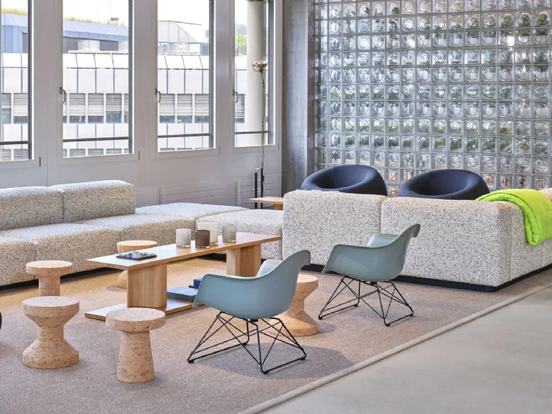 Poltroncina Eames Fiberglass di Vitra