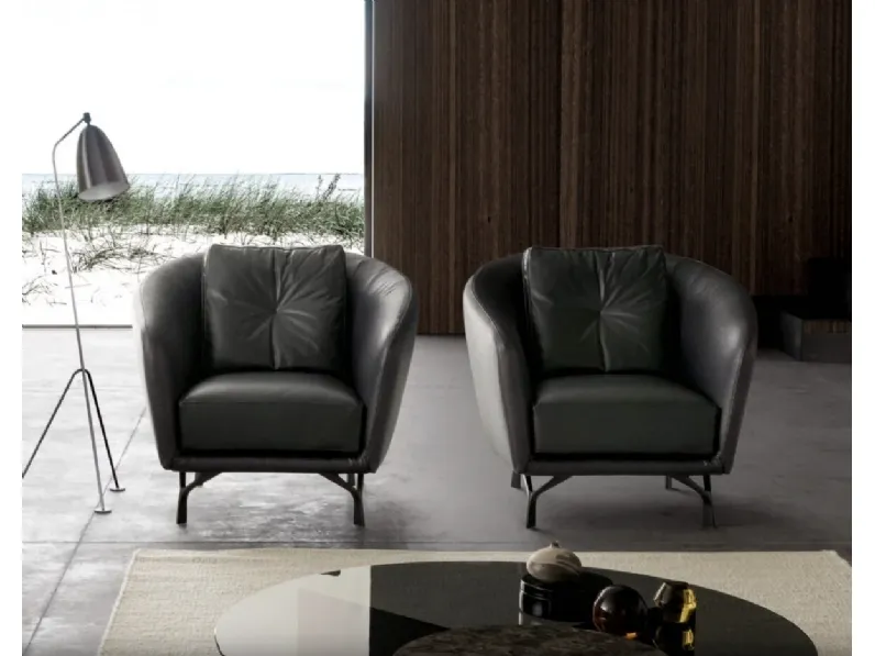 Poltroncina in pelle con schienale avvolgente Ethos di Valentini